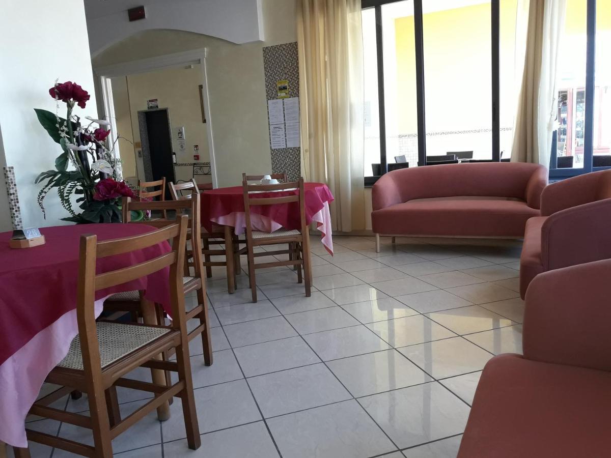 Hotel Villa Aurora Bellaria-Igea Marina Eksteriør billede