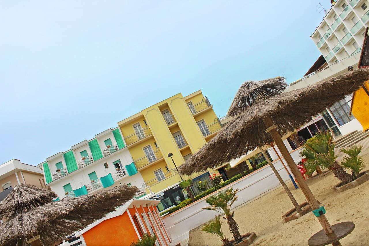 Hotel Villa Aurora Bellaria-Igea Marina Eksteriør billede